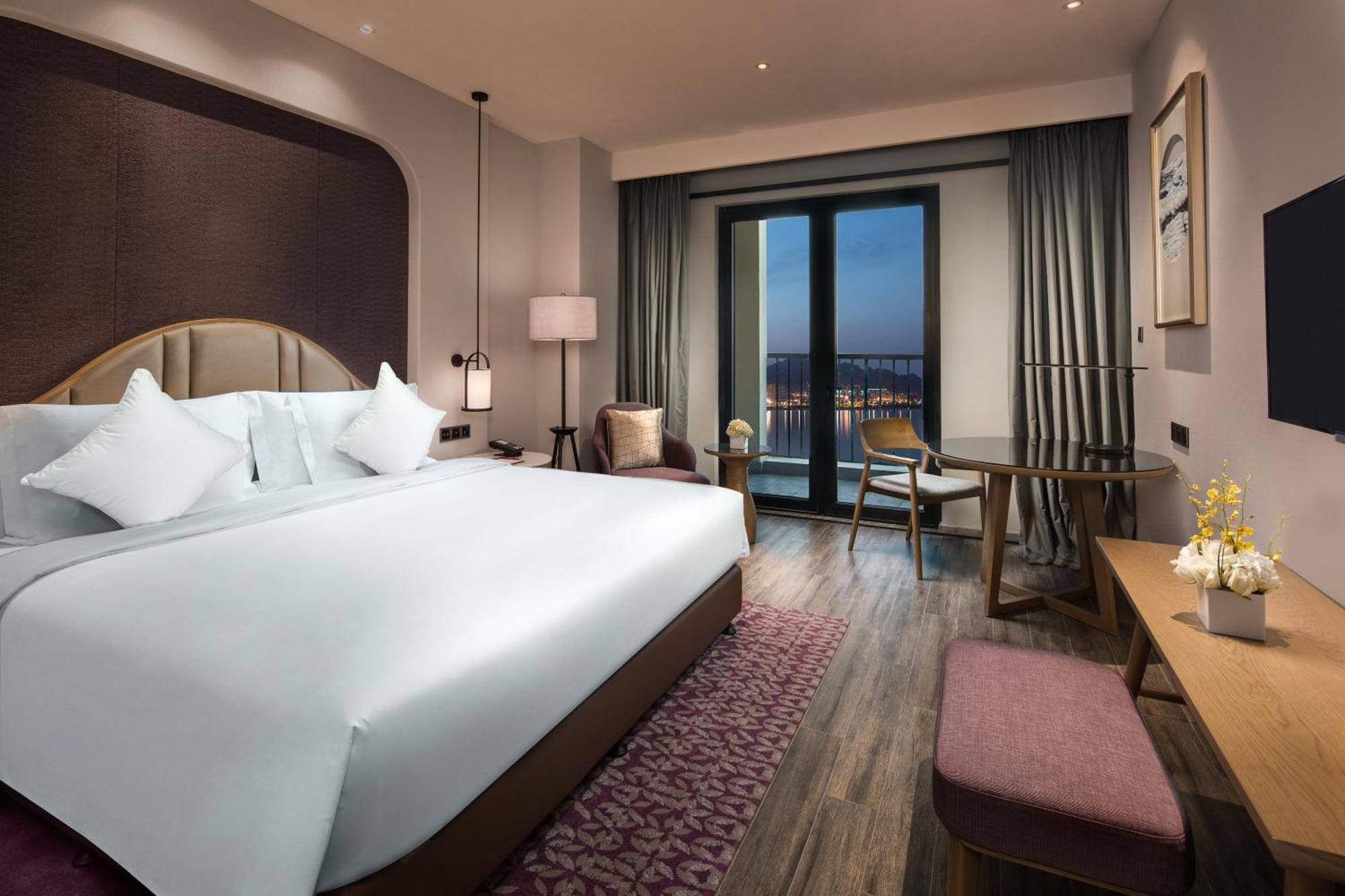 Hotel Crowne Plaza QingdaoOrientalMovieMetropolis Exterior foto
