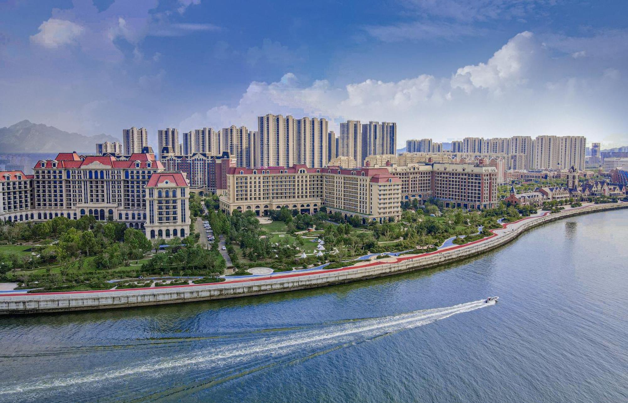 Hotel Crowne Plaza QingdaoOrientalMovieMetropolis Exterior foto