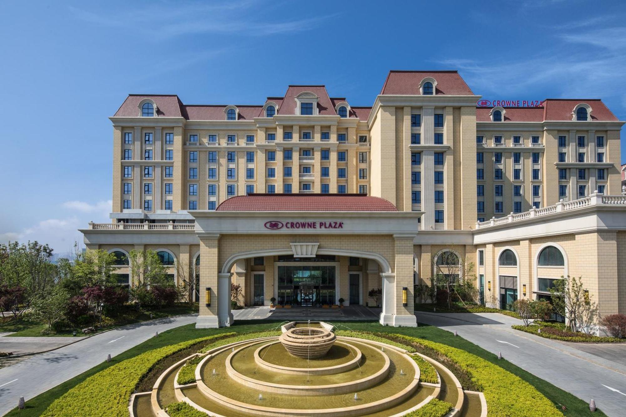 Hotel Crowne Plaza QingdaoOrientalMovieMetropolis Exterior foto