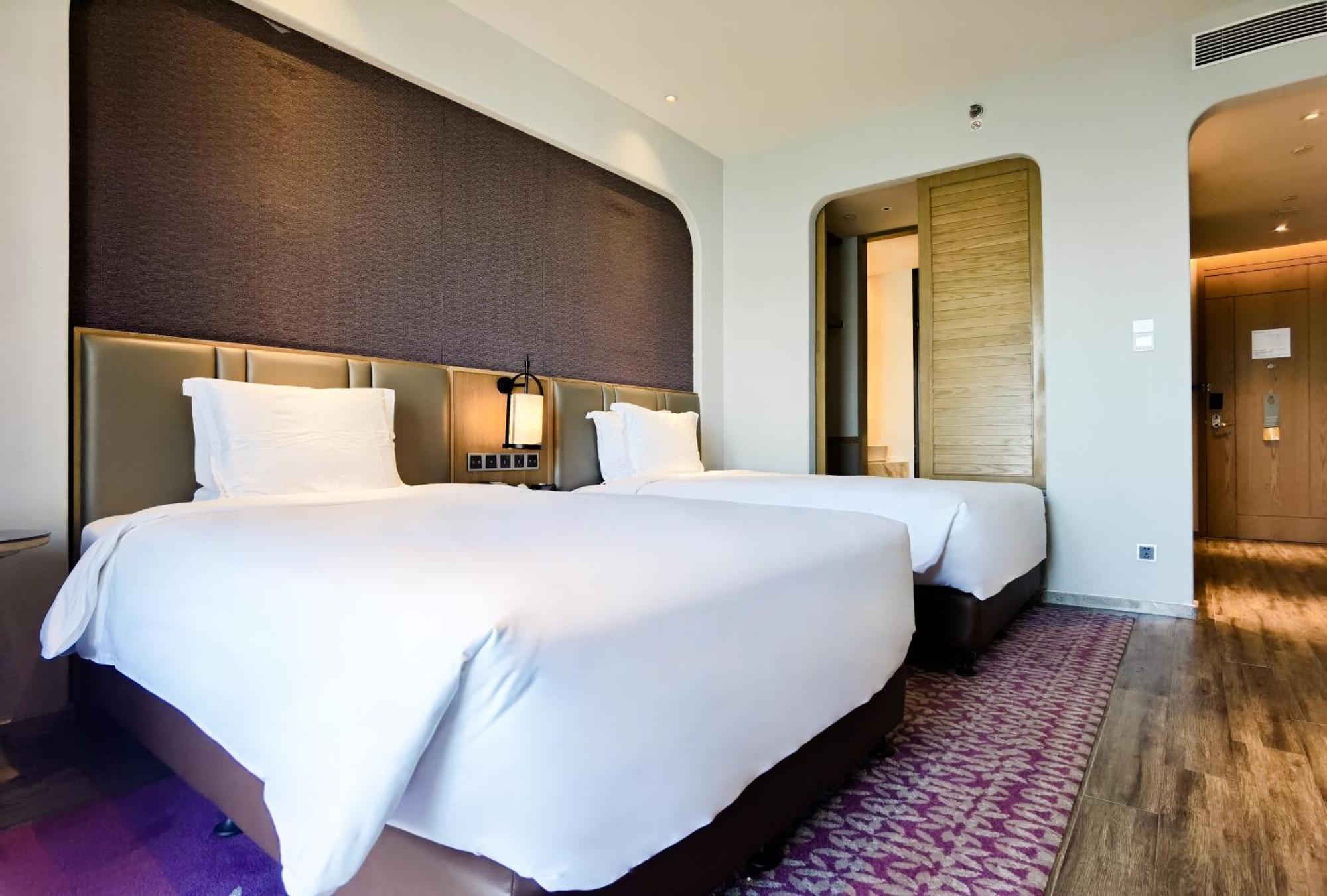 Hotel Crowne Plaza QingdaoOrientalMovieMetropolis Exterior foto